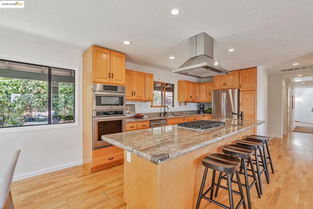 3336 Oak Ct, Lafayette CA: https://media.crmls.org/mediaz/851ad371-b699-41b6-9628-4a5a06073b6f.jpg
