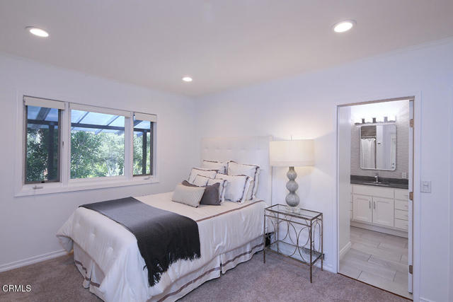 5245 Bubbling Well Lane, La Canada Flintridge CA: https://media.crmls.org/mediaz/851ad90d-6757-4c28-b0f0-27fb4dac3f5f.jpg