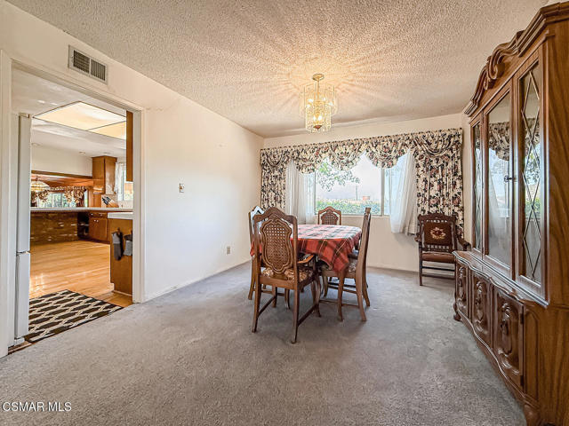136 Erten Street, Thousand Oaks CA: https://media.crmls.org/mediaz/851ae137-b95e-4666-9173-723c9129f332.jpg