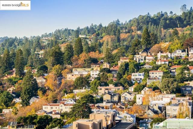 2601 College Ave, Berkeley CA: https://media.crmls.org/mediaz/851b397b-3a58-47cc-8ddf-2d083dd51096.jpg