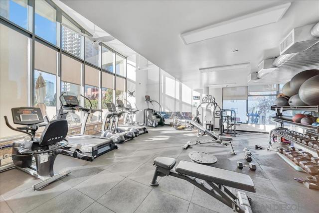 645 Front St, San Diego CA: https://media.crmls.org/mediaz/851b5a26-32d5-4fc2-9b53-b6c33caad990.jpg