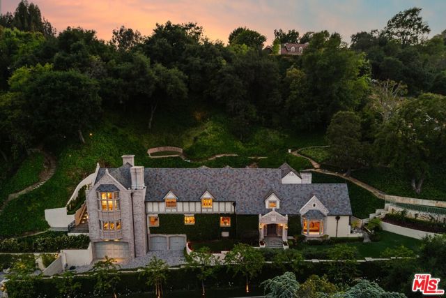 10950 Bellagio Road, Los Angeles CA: https://media.crmls.org/mediaz/851b800c-8516-4248-886f-f134899d31ae.jpg