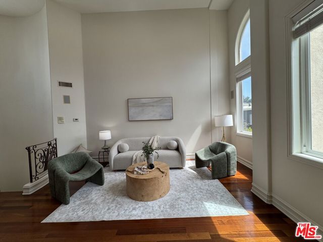 844 3rd Street, Santa Monica CA: https://media.crmls.org/mediaz/851ba7b1-d736-4318-b863-cbe7236dc4b3.jpg