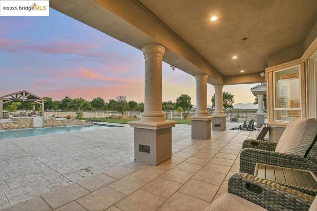 430 Ellisa Ln, Brentwood CA: https://media.crmls.org/mediaz/851c5603-5585-42a6-964e-ebabcf1d0960.jpg