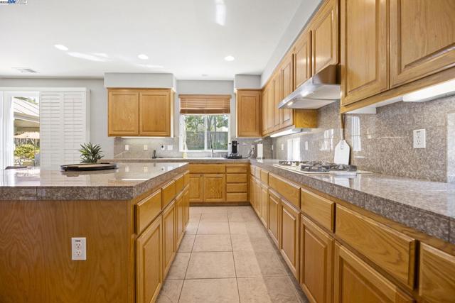 1037 Lexington Way, Livermore CA: https://media.crmls.org/mediaz/851cb4cd-06fa-4923-a79c-ae2a1782c1b8.jpg