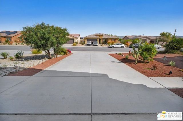 74121 Kingston Court, Palm Desert CA: https://media.crmls.org/mediaz/851cd67a-cd33-4848-9a19-26610dcbfa0b.jpg