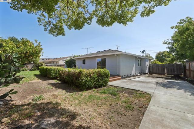 36302 Frobisher Dr, Fremont CA: https://media.crmls.org/mediaz/851cde4a-bb1b-4b63-a3bd-ed838b92c811.jpg