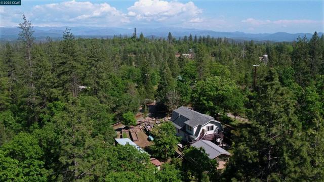 9687 Manzanita Way, Coulterville CA: https://media.crmls.org/mediaz/851d2eb3-9bdf-4306-a1a0-44ecc04e59e0.jpg