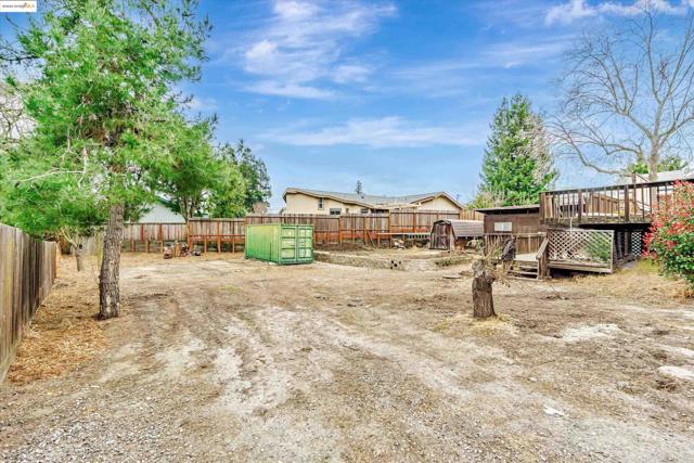 327 4Th Ave, Pleasant Hill CA: https://media.crmls.org/mediaz/851d3e98-e026-451e-878e-11ff6cd189c1.jpg