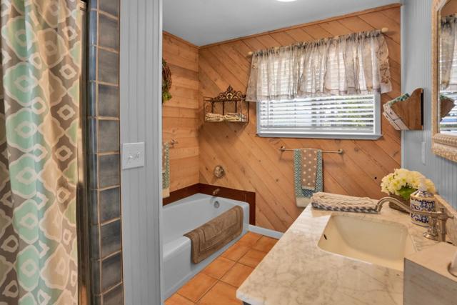 3225 Hillman Lane, Royal Oaks CA: https://media.crmls.org/mediaz/851d6b47-3d17-4e01-9ff8-70c0557998d4.jpg