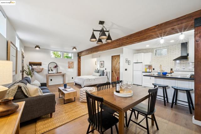 327 Hudson St, Oakland CA: https://media.crmls.org/mediaz/851db0ed-a10e-487a-9931-f30817e630ff.jpg