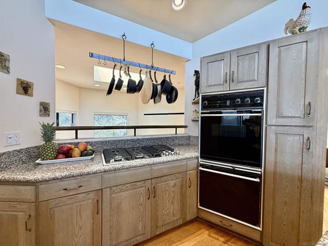 9918 Heavenly Way, La Mesa CA: https://media.crmls.org/mediaz/851dddfc-6ab9-4efb-af92-3216c43863df.jpg