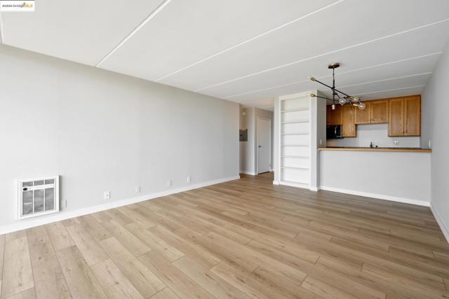 1 Kelton Ct, Oakland CA: https://media.crmls.org/mediaz/851de9b8-59c9-40ce-b0c9-3871e87a8ef6.jpg