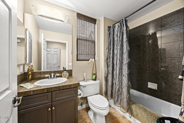 653 Milford Street, Los Angeles CA: https://media.crmls.org/mediaz/851e0715-a6c5-4cea-ad06-22a935e0c5fe.jpg
