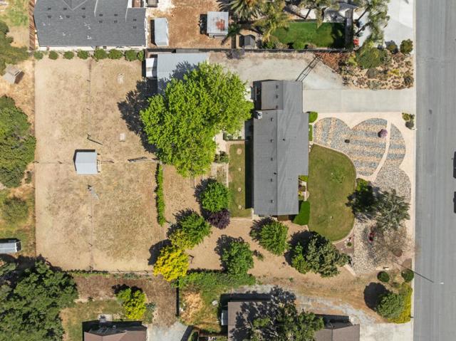 220 Holliday Drive, Hollister CA: https://media.crmls.org/mediaz/851e08fe-521b-4d67-a7b5-04b0a36dd702.jpg