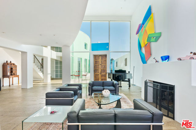 2224 Main Street, Santa Monica CA: https://media.crmls.org/mediaz/851eae97-140c-4e4d-a2fd-9ea74c7a37c3.jpg
