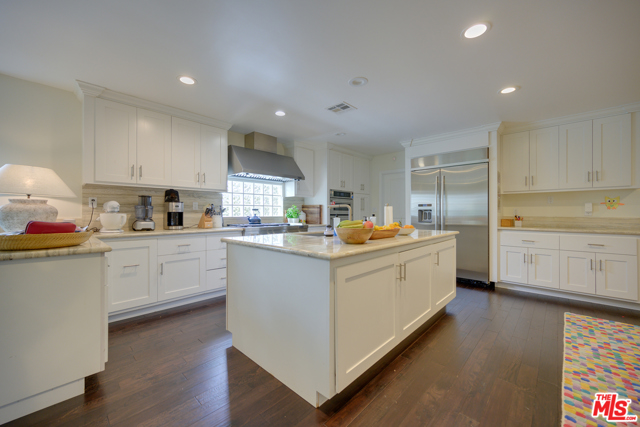 Image 9 of 41 For 2241 Beverly Drive