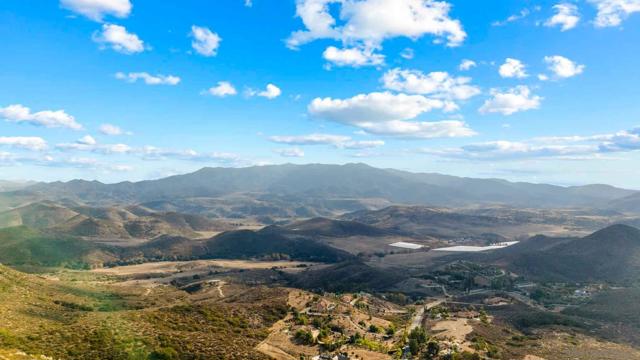 87 Presilla Dr, Jamul CA: https://media.crmls.org/mediaz/851eef88-424a-40e1-98ae-5720b554ad66.jpg