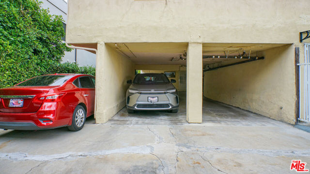 5342 Lexington Avenue, Los Angeles CA: https://media.crmls.org/mediaz/851f5140-5815-4347-aea4-c0d0bd17c7f8.jpg