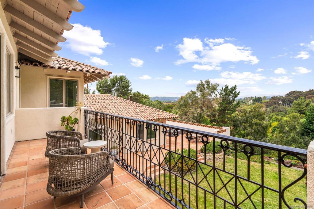 MLS #250028767SD img 40