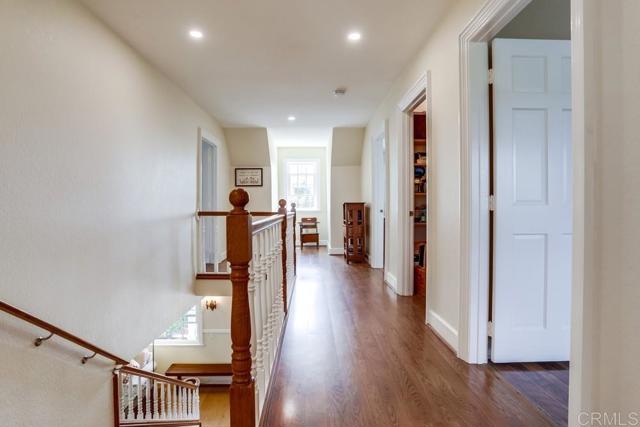906 Gretna Green Way, Escondido CA: https://media.crmls.org/mediaz/85201295-15a8-46d0-be76-2060cbd71c18.jpg