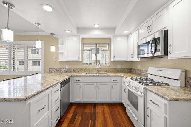 691 County Square Drive, Ventura CA: https://media.crmls.org/mediaz/85207a76-9454-4f01-96d7-36375422ead4.jpg