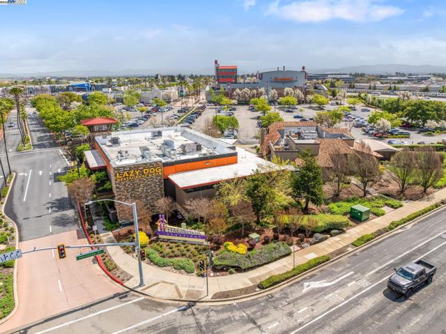 5089 Winterbrook Ave, Dublin CA: https://media.crmls.org/mediaz/8520d287-a64f-479d-bf49-e179a84d1330.jpg