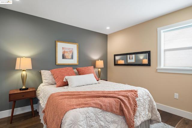 6528 Dover St, Oakland CA: https://media.crmls.org/mediaz/8520e4a7-b607-46ac-817d-2277d79102fa.jpg