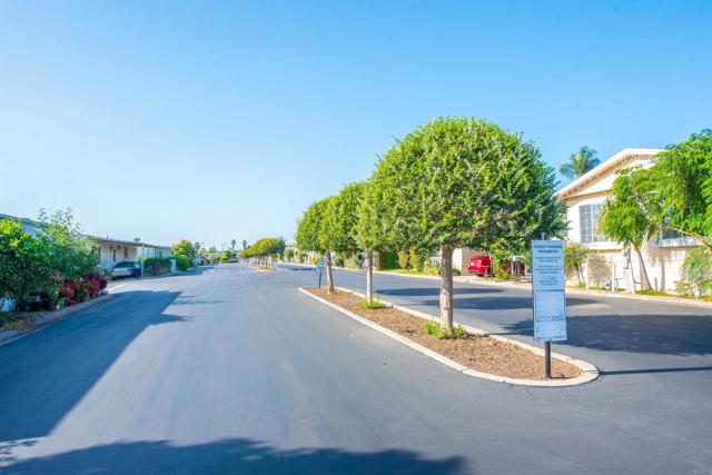 1010 Bobier Dr E, Vista CA: https://media.crmls.org/mediaz/8520fc89-8a3a-4b9d-8342-8c943488c2f4.jpg