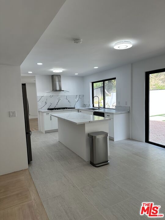 9781 Blantyre Drive, Beverly Hills CA: https://media.crmls.org/mediaz/852132a9-e635-4bc3-b1c7-ce80843cb98e.jpg