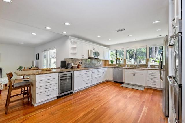 3625 Country Meadow Ln, Escondido CA: https://media.crmls.org/mediaz/8521c67c-4867-494a-85af-6cb781c01e75.jpg