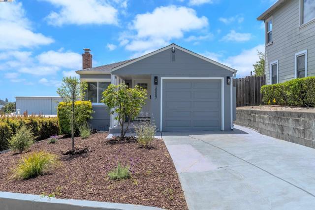 10007 Burr St, Oakland CA: https://media.crmls.org/mediaz/85225f62-2c0f-4442-ad20-a7f170e4b081.jpg