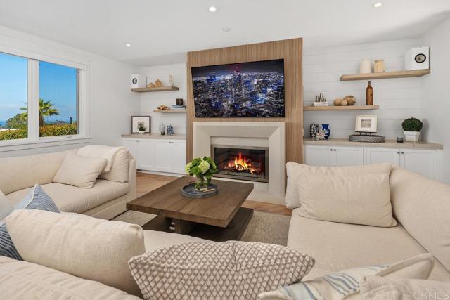 Detail Gallery Image 8 of 31 For 555 Amphitheatre Dr, Del Mar,  CA 92014 - 6 Beds | 5/1 Baths