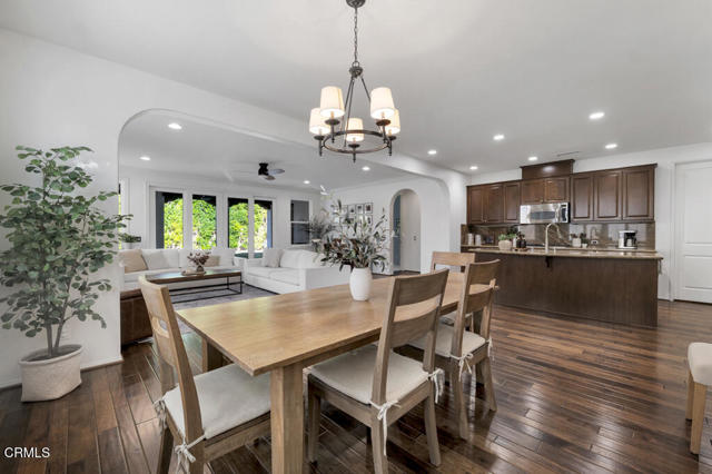 11806 Ricasoli Way, Porter Ranch CA: https://media.crmls.org/mediaz/8522d7b1-1eeb-46f3-9d23-b96288c6bb4e.jpg
