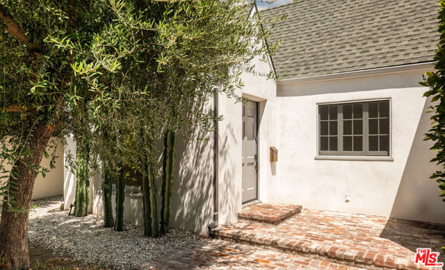 366 Westbourne Drive photo 3