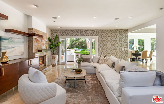739 20th Street, Santa Monica CA: https://media.crmls.org/mediaz/852408cc-20ed-440f-a468-8cd01278c944.jpg