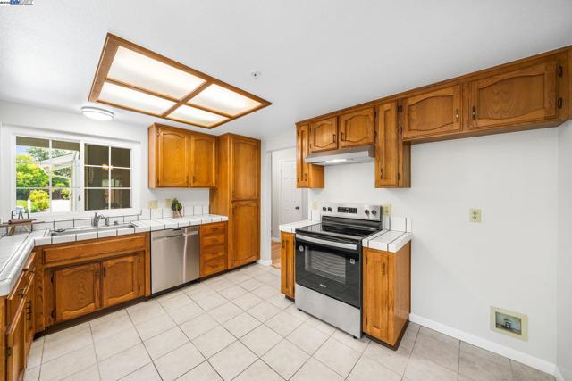 473 Andrea Cir, Livermore CA: https://media.crmls.org/mediaz/85242278-a44a-43b6-a2f6-8ba0365bbdf8.jpg