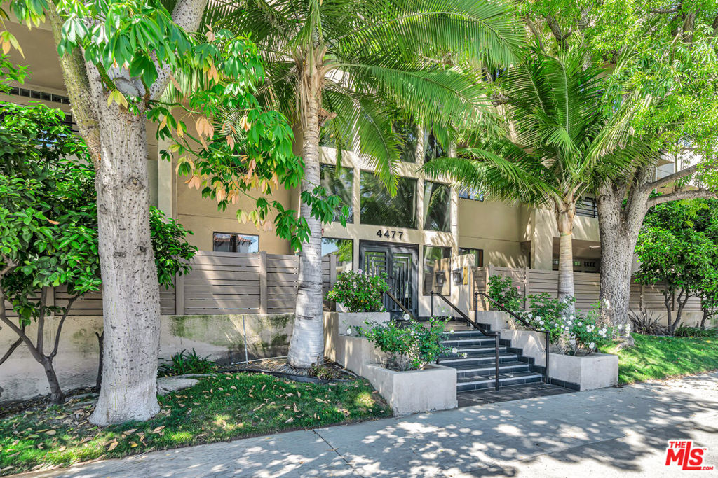 4477 Woodman Avenue #305
