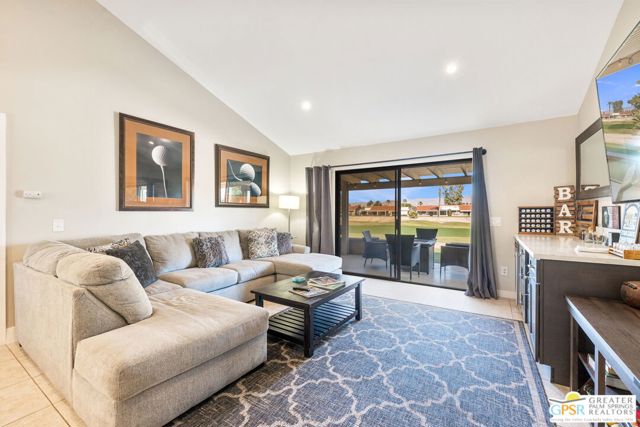 40165 Baltusrol Circle, Palm Desert CA: https://media.crmls.org/mediaz/8525070b-6db7-45de-871f-21759077c806.jpg