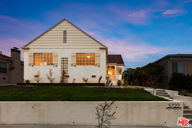 5722 Valley Ridge Avenue, Los Angeles CA: https://media.crmls.org/mediaz/85251505-f278-4081-86eb-1a44ed3ae4ab.jpg