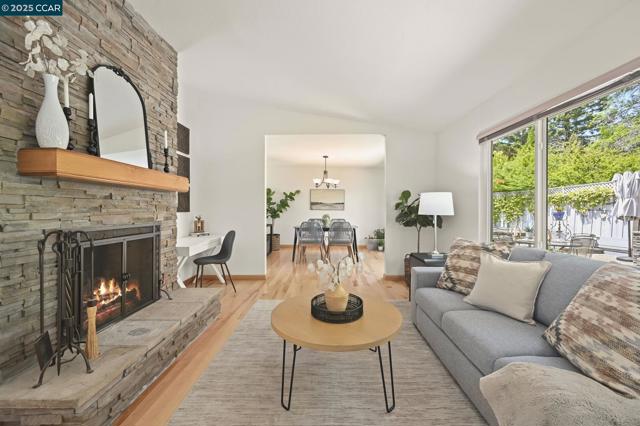 2 Kulani Ln, Pleasant Hill CA: https://media.crmls.org/mediaz/85258a23-2389-4be7-9918-c5c4afbd6b19.jpg