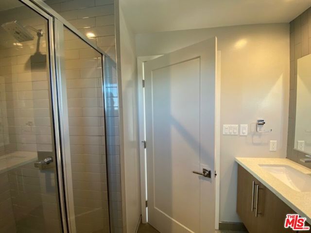 4937 1/2 W 20th Street, Los Angeles CA: https://media.crmls.org/mediaz/85261071-bf3b-47a4-aae4-fce6f8ce13b0.jpg
