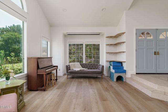 2048 Sierra Mesa Drive, Camarillo CA: https://media.crmls.org/mediaz/8526500f-d9da-4242-bee0-66b75816f6df.jpg