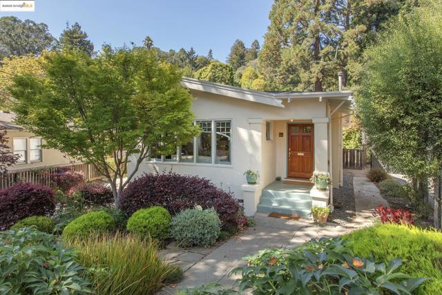 1081 Keith Ave, Berkeley CA: https://media.crmls.org/mediaz/8526bd0e-cb65-416e-b4f9-a1060bc7a25e.jpg