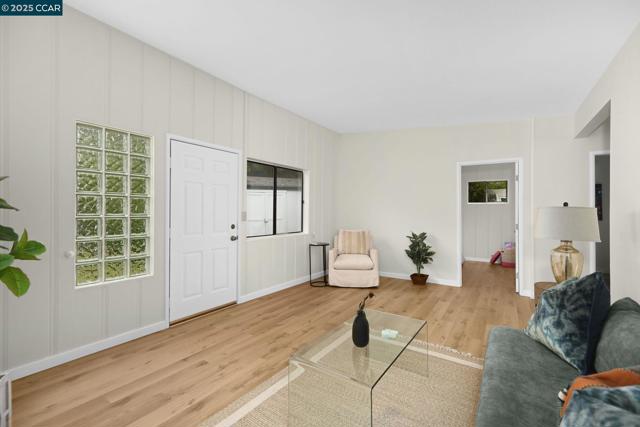 2326 Estrella Ct, Pinole CA: https://media.crmls.org/mediaz/8526c109-70d9-4559-b49b-9af32becc3f4.jpg