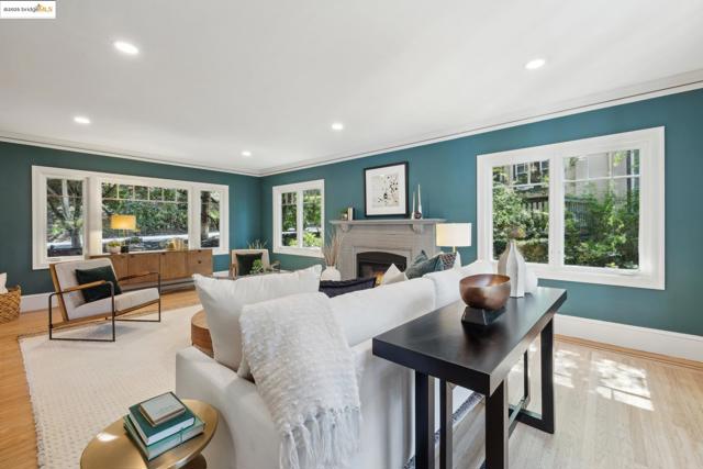 733 Carlston Ave., Oakland CA: https://media.crmls.org/mediaz/8526eedf-7867-4c6c-bb78-00ce8e94561e.jpg