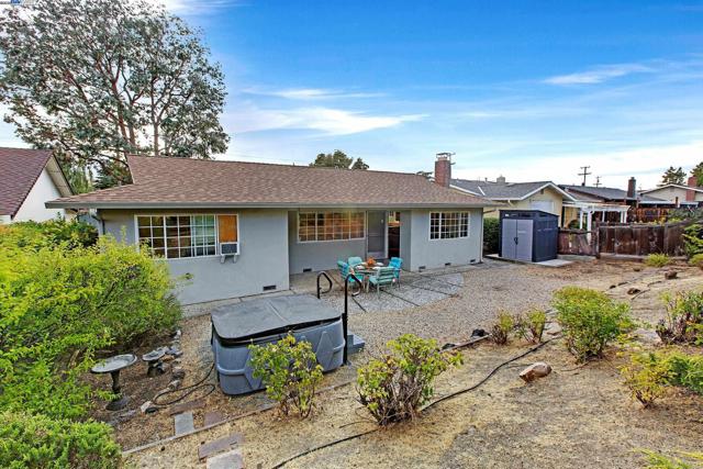 9140 Tangerine St, San Ramon CA: https://media.crmls.org/mediaz/8526feeb-3320-4fde-962f-48fb8b413360.jpg