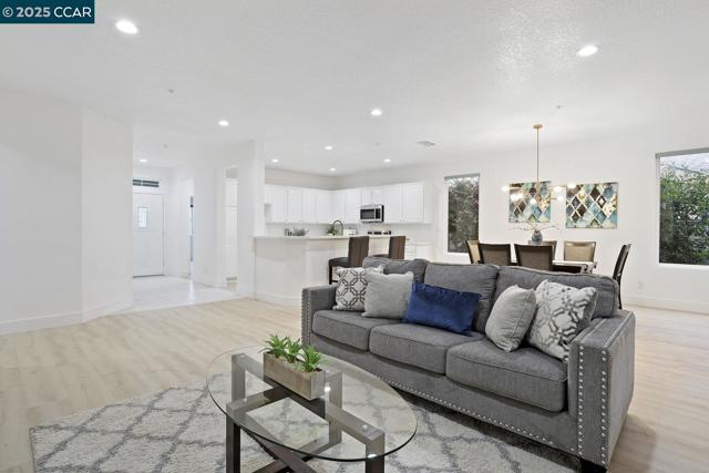 257 Red Mountain Drive, Cloverdale CA: https://media.crmls.org/mediaz/85272a13-ce36-48b7-9eec-a475d6f5afbd.jpg