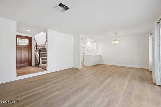 2619 Calle Hermosa, Thousand Oaks CA: https://media.crmls.org/mediaz/85277086-d44e-4440-b718-4ac0a8d34f72.jpg