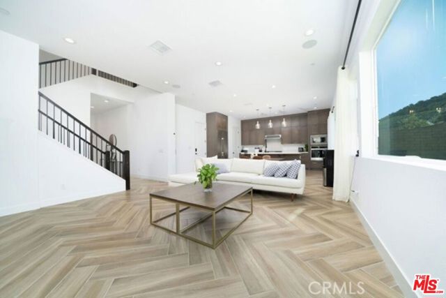 19278 Blackthorn Drive, Santa Clarita CA: https://media.crmls.org/mediaz/852784ef-c0fc-4dec-9cc6-4b04d3930961.jpg
